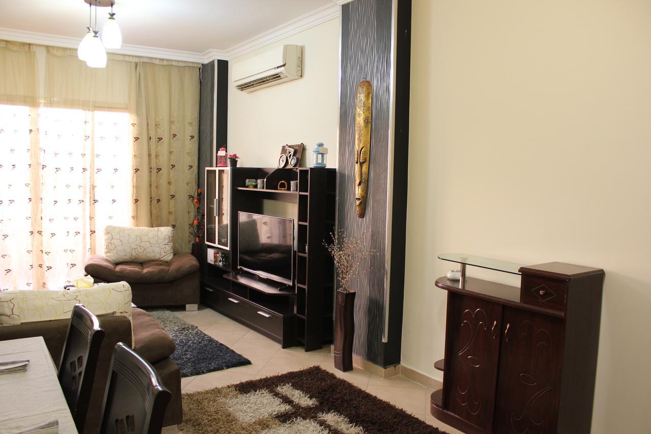 Pool View Apartment At British Resort - Unit 02 Хургада Екстериор снимка