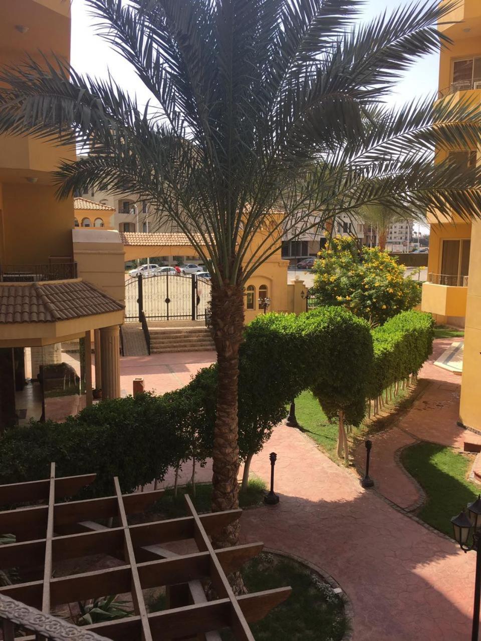Pool View Apartment At British Resort - Unit 02 Хургада Екстериор снимка