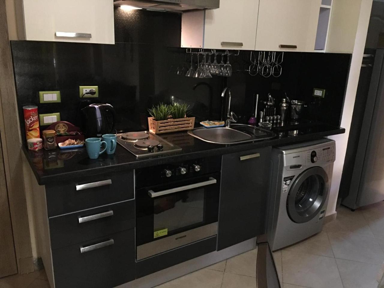 Pool View Apartment At British Resort - Unit 02 Хургада Екстериор снимка